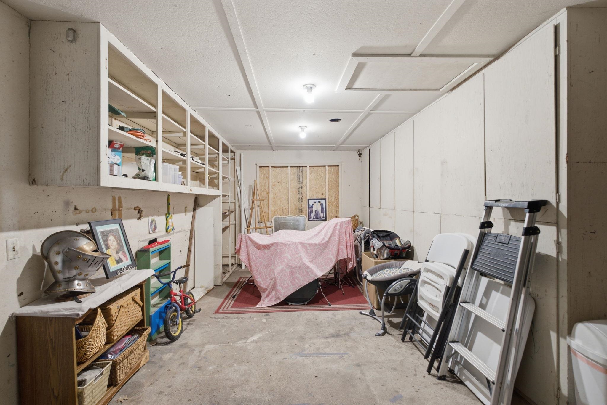 1601 W Regal
