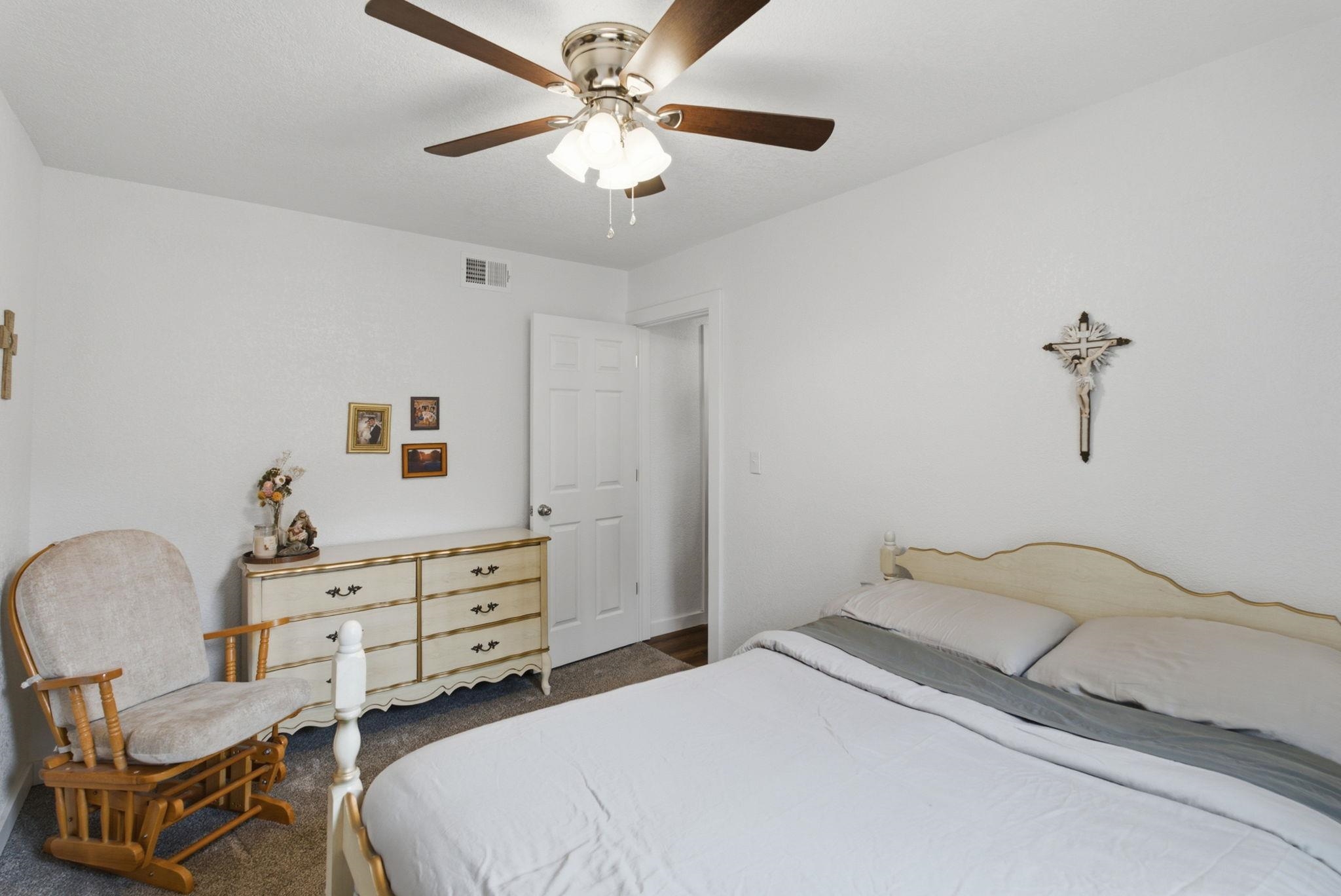 1601 W Regal