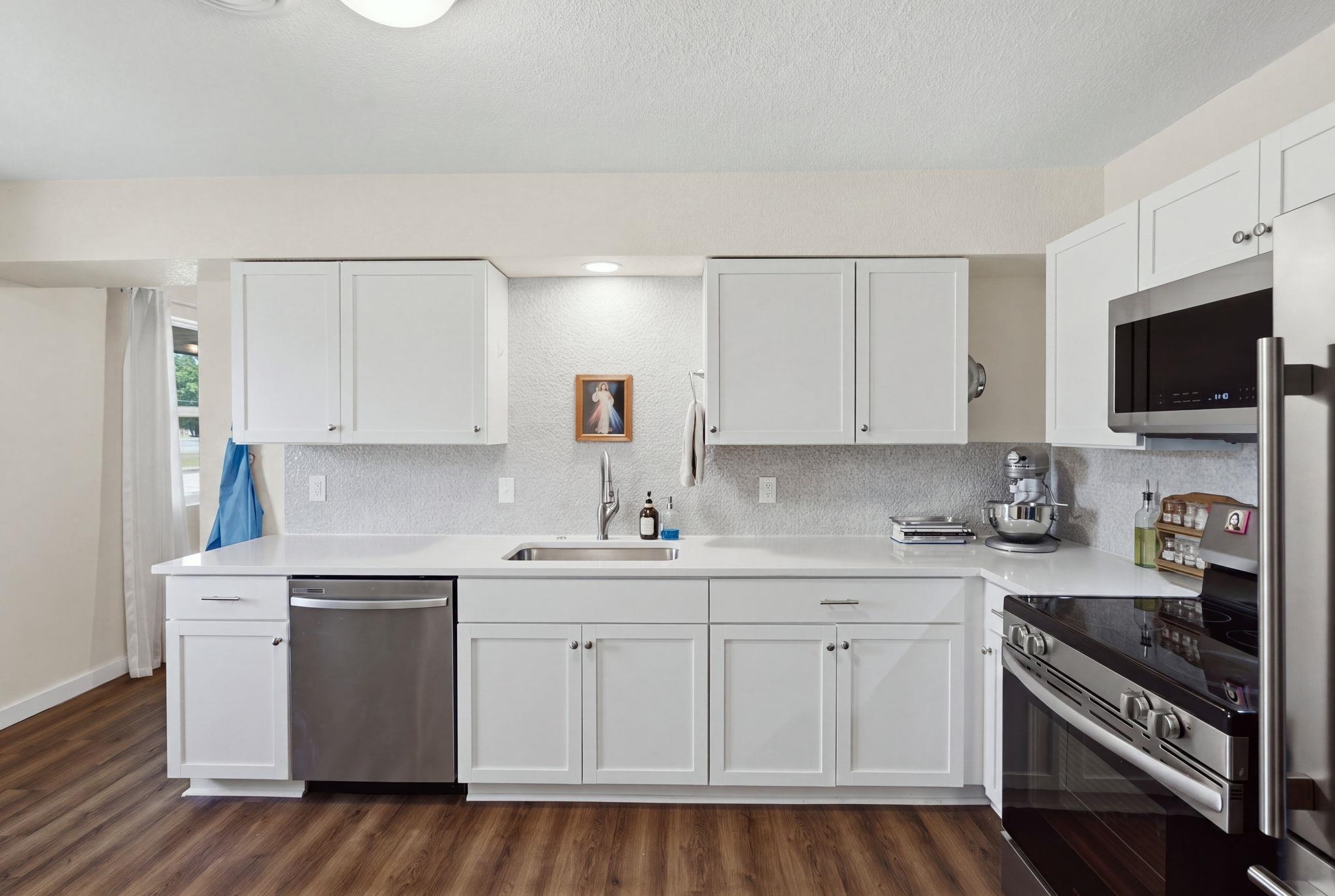 1601 W Regal