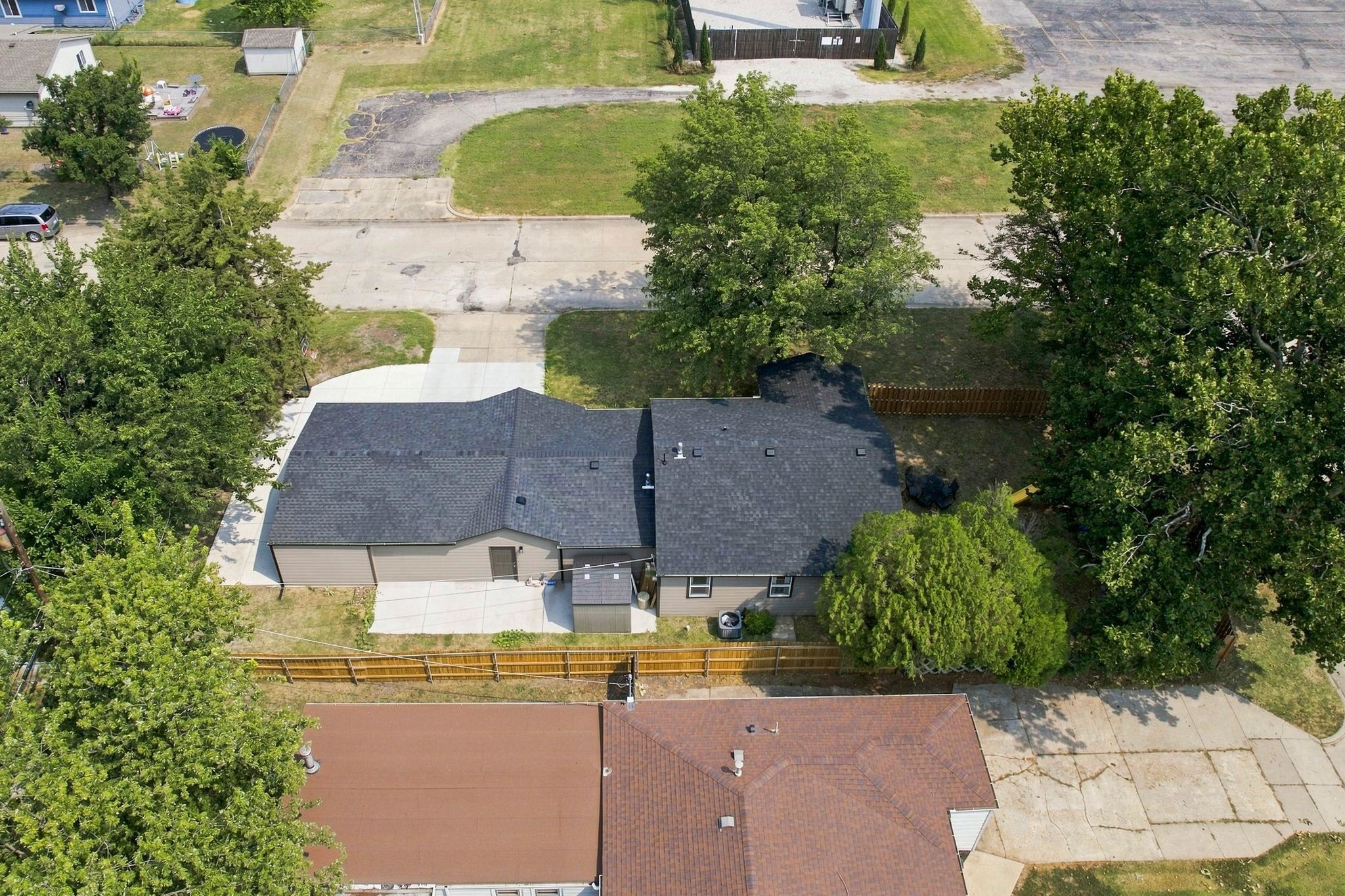 1601 W Regal