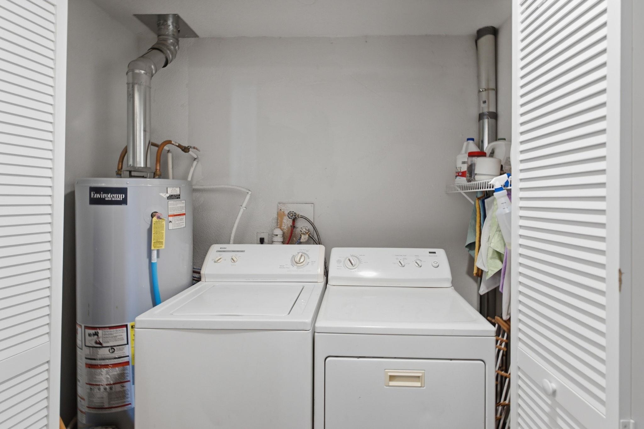 1601 W Regal
