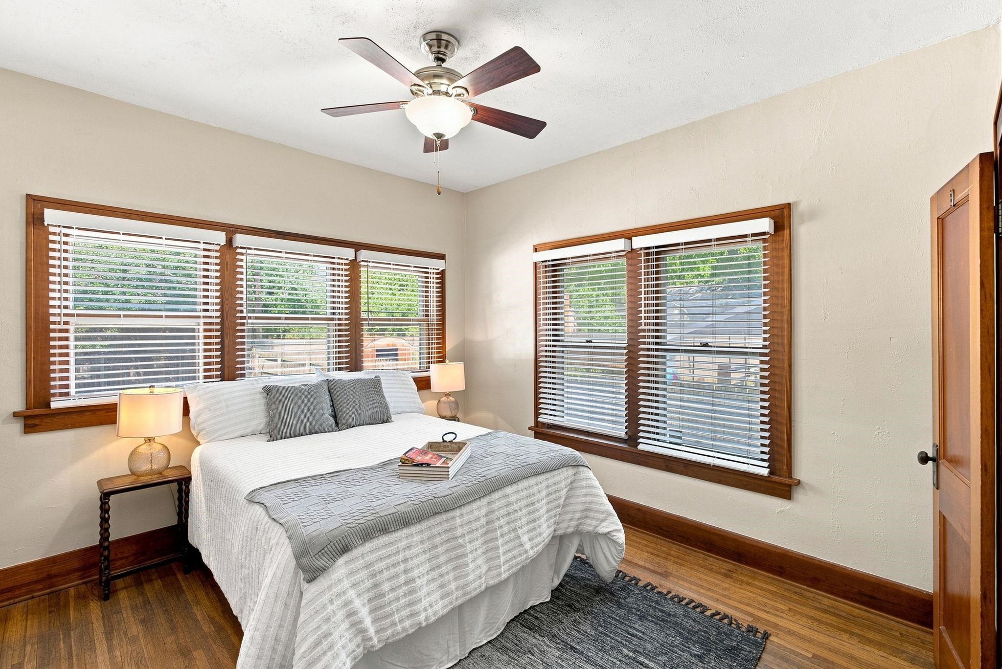 1607 N Fairview