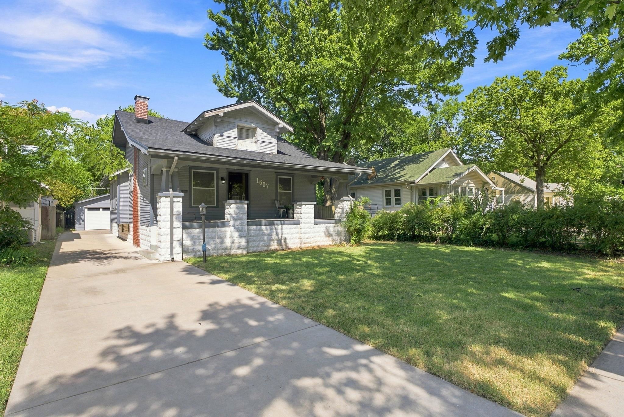 1607 N Fairview