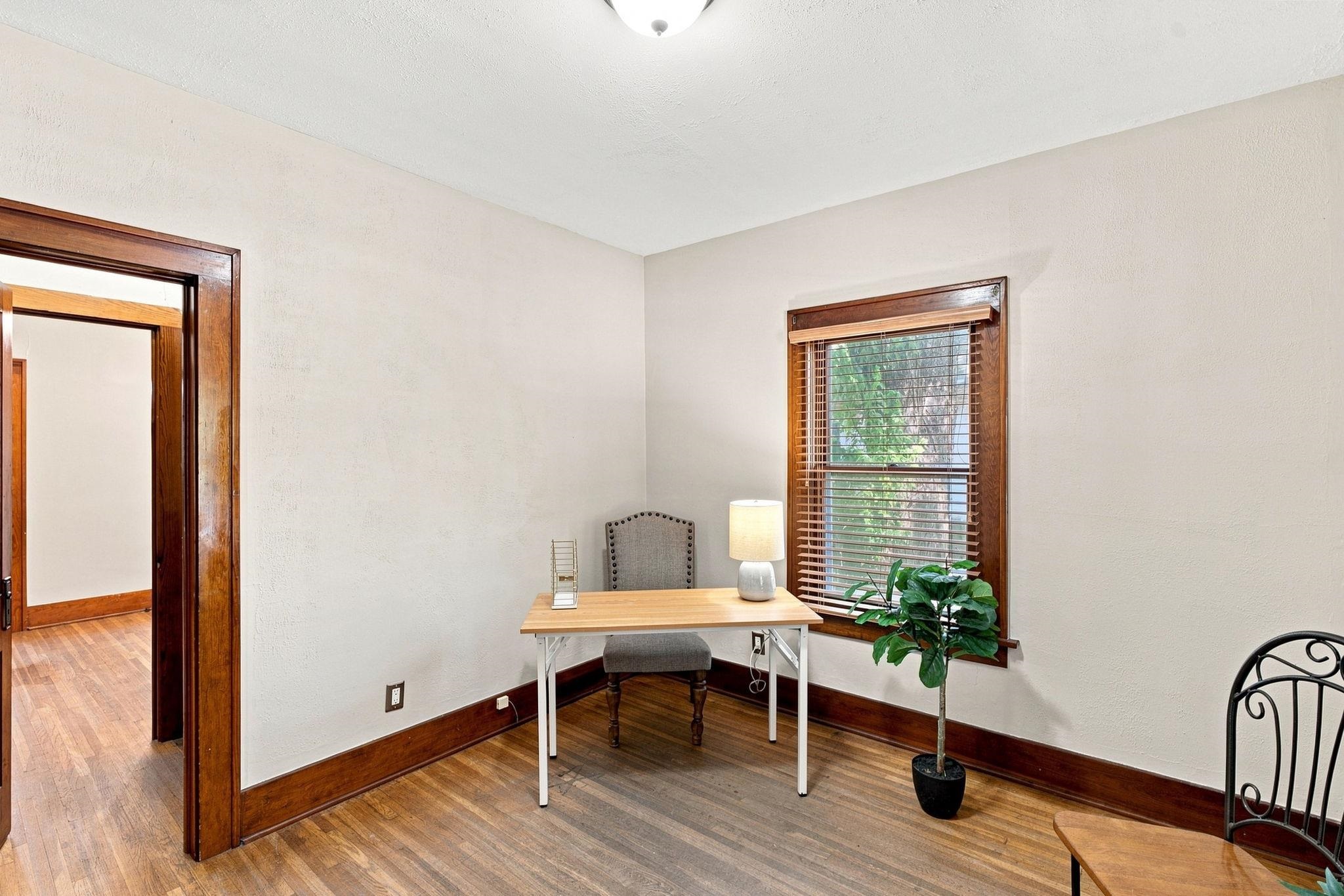 1607 N Fairview
