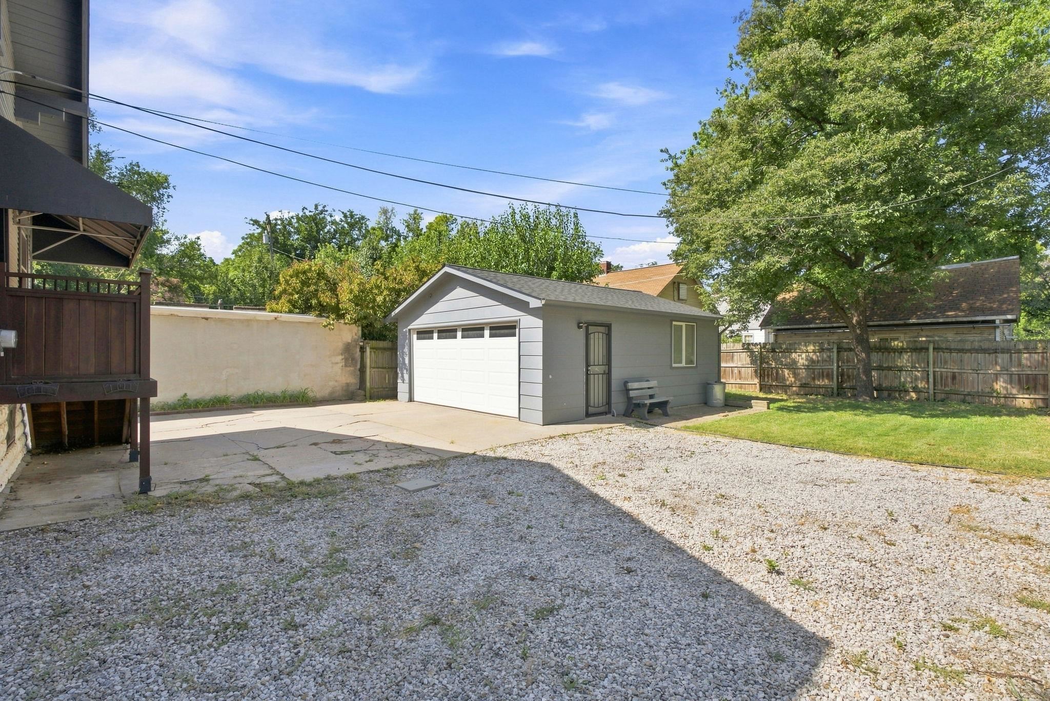 1607 N Fairview