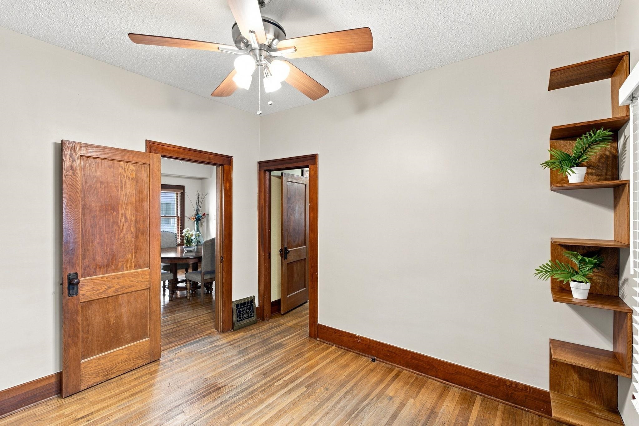 1607 N Fairview