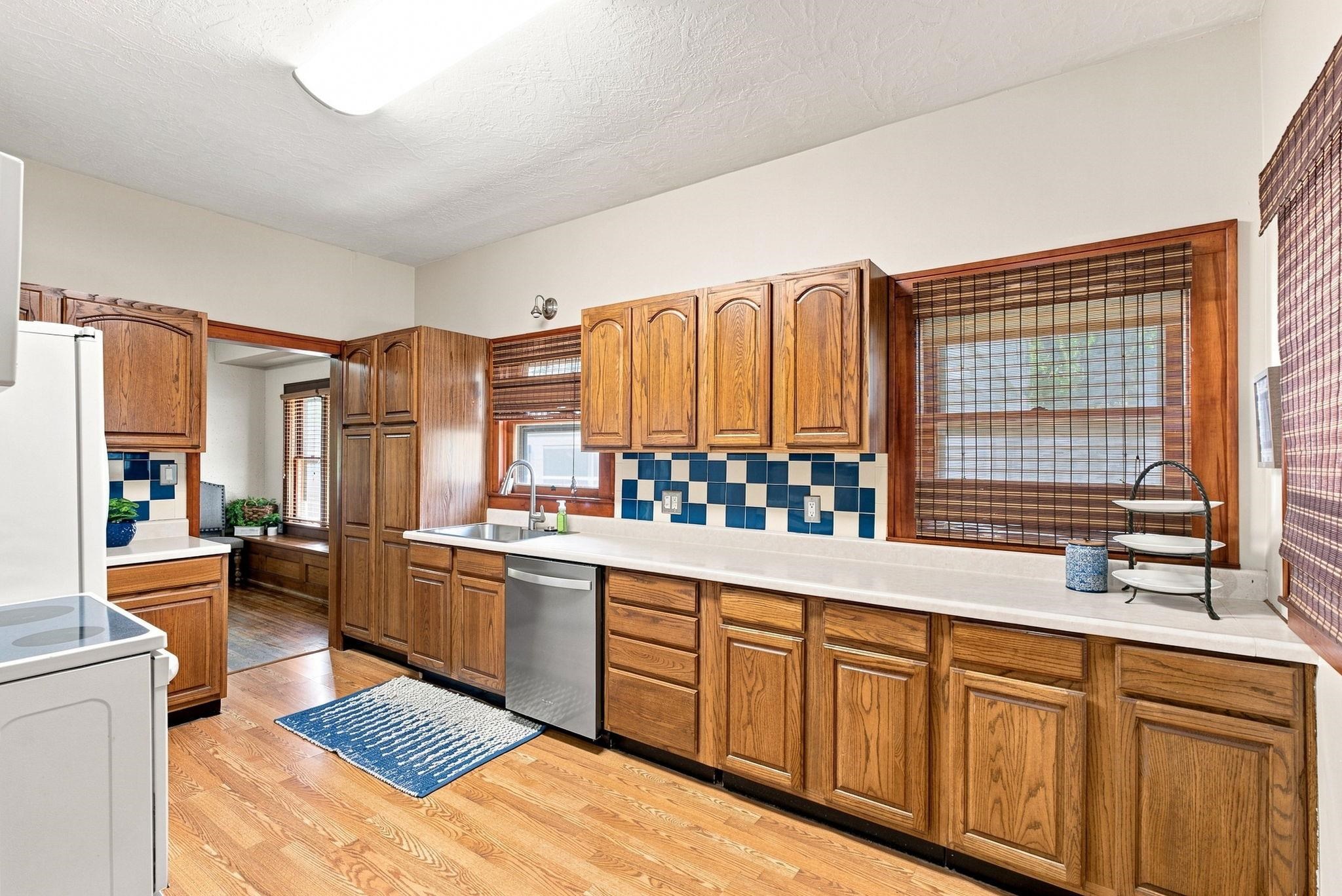 1607 N Fairview