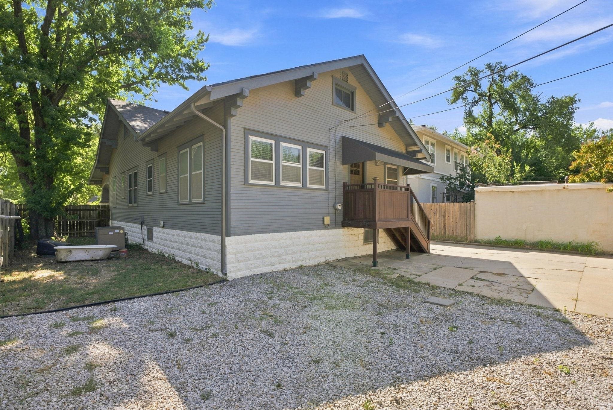 1607 N Fairview
