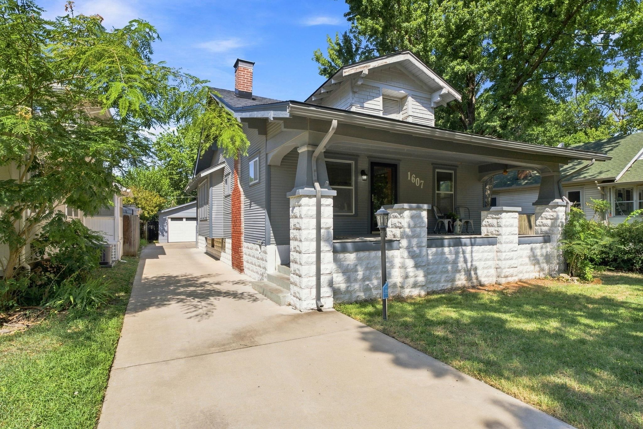 1607 N Fairview