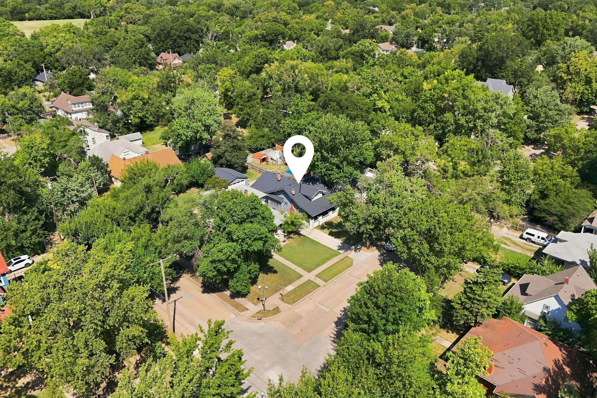1607 N Fairview
