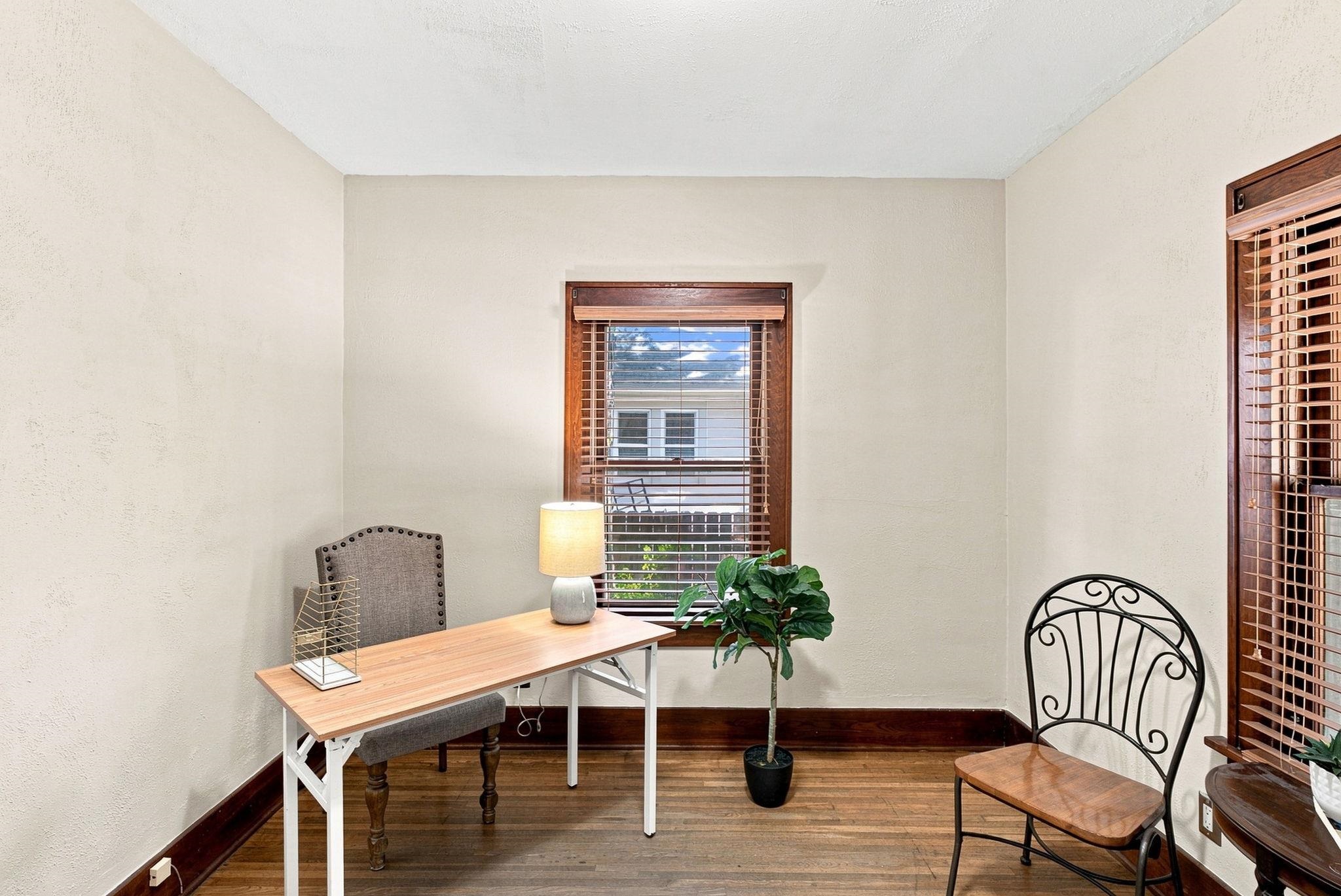 1607 N Fairview