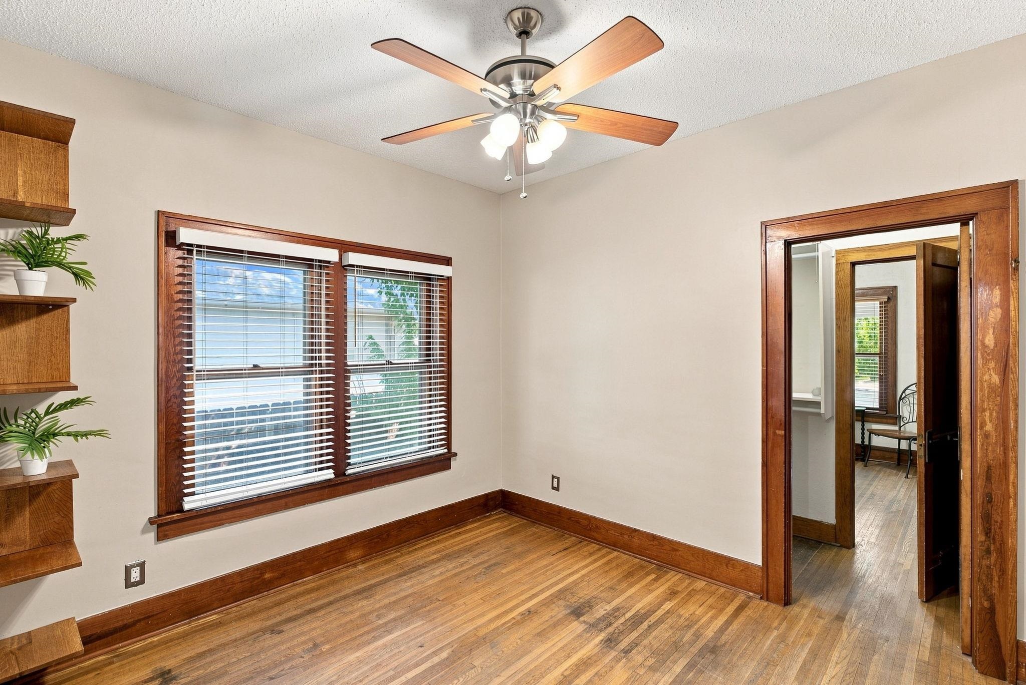 1607 N Fairview