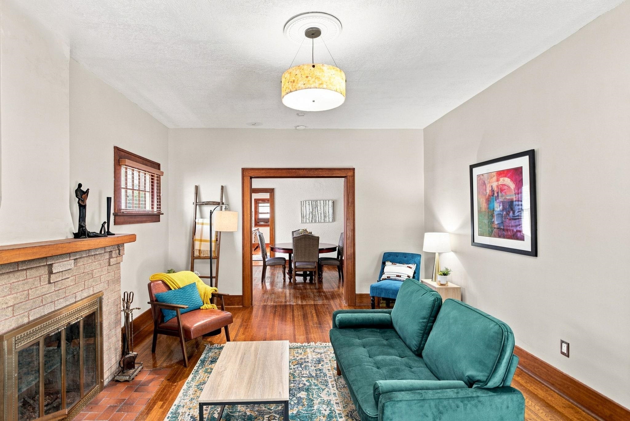 1607 N Fairview