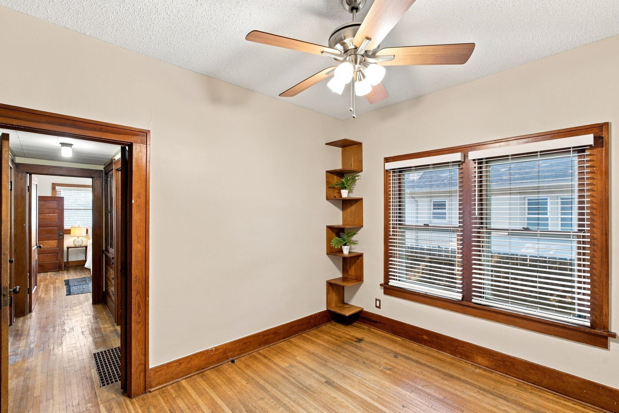 1607 N Fairview