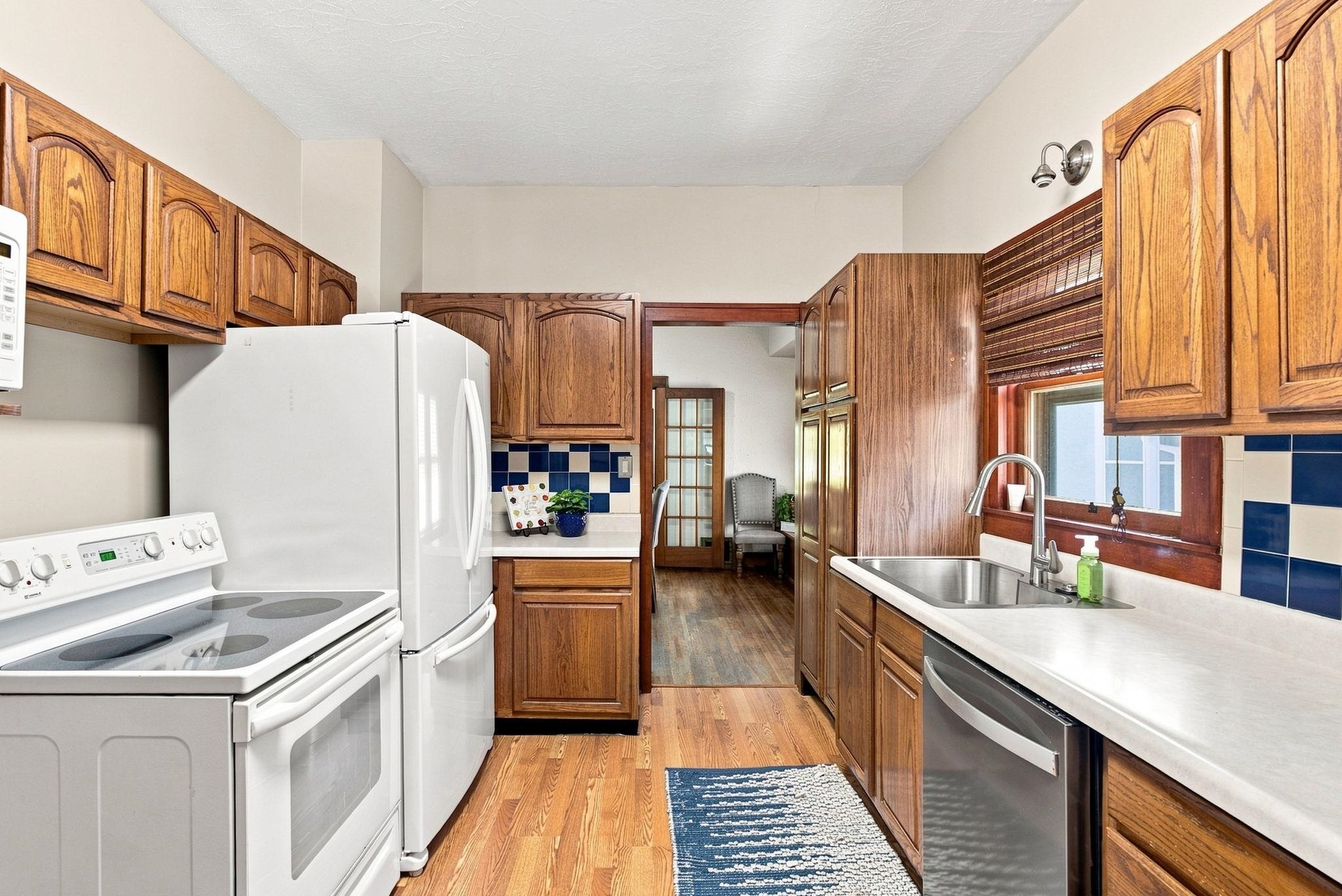 1607 N Fairview