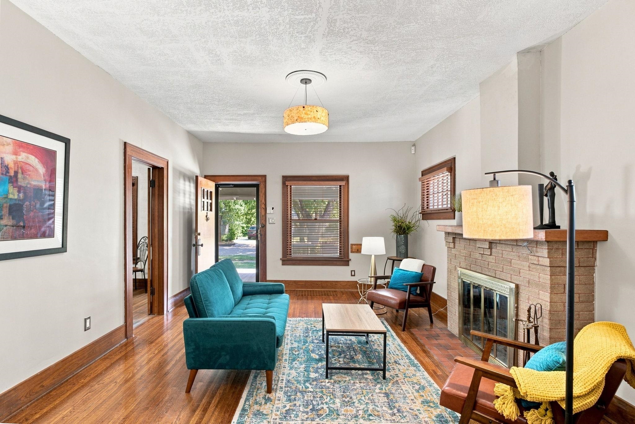 1607 N Fairview