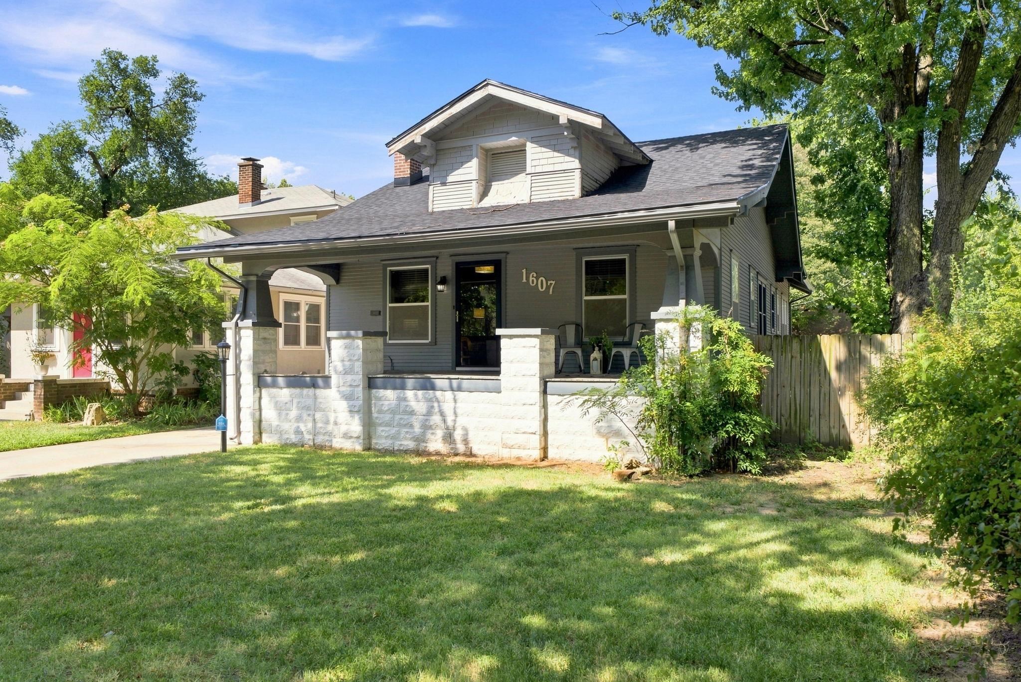 1607 N Fairview