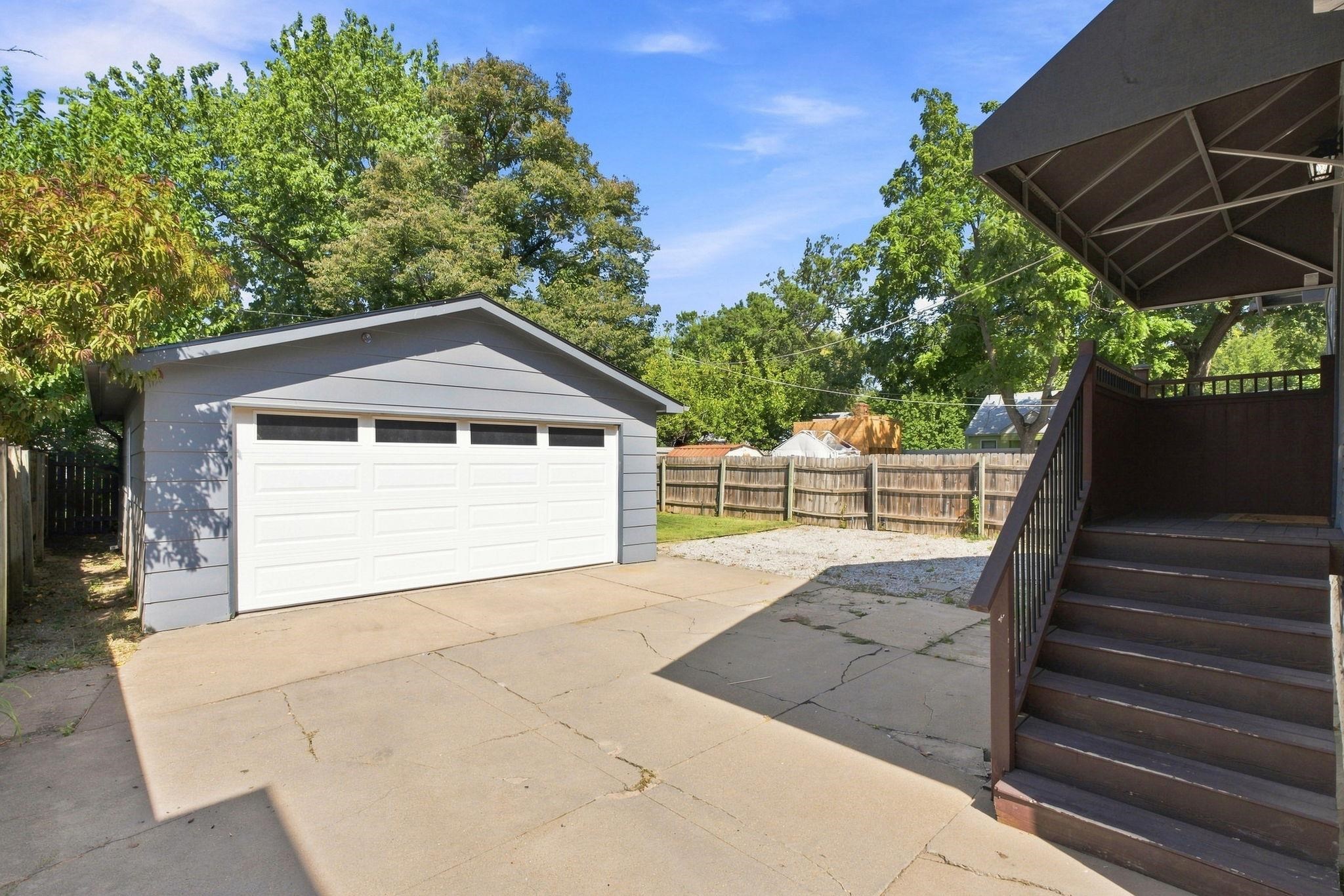 1607 N Fairview