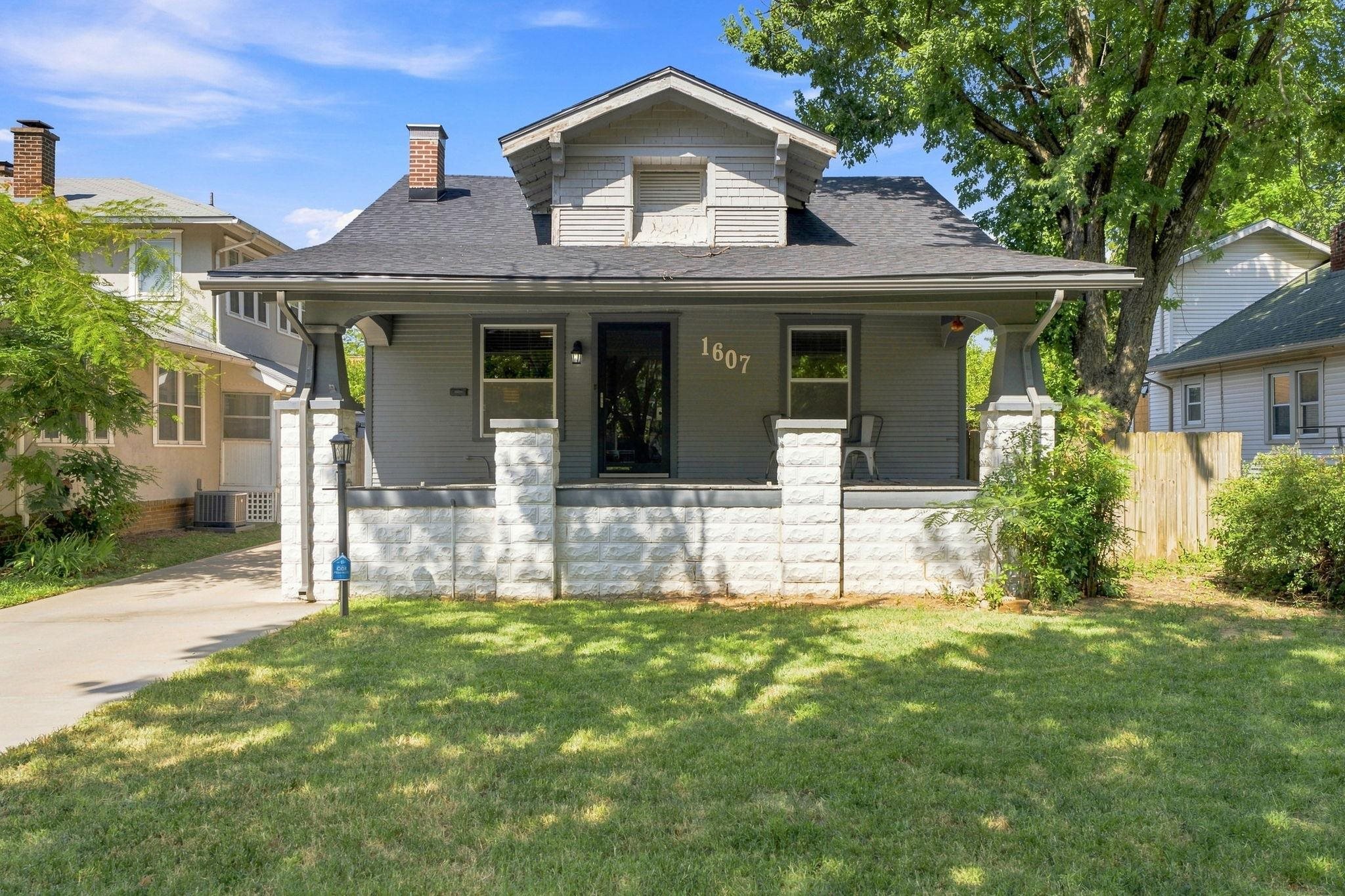 1607 N Fairview