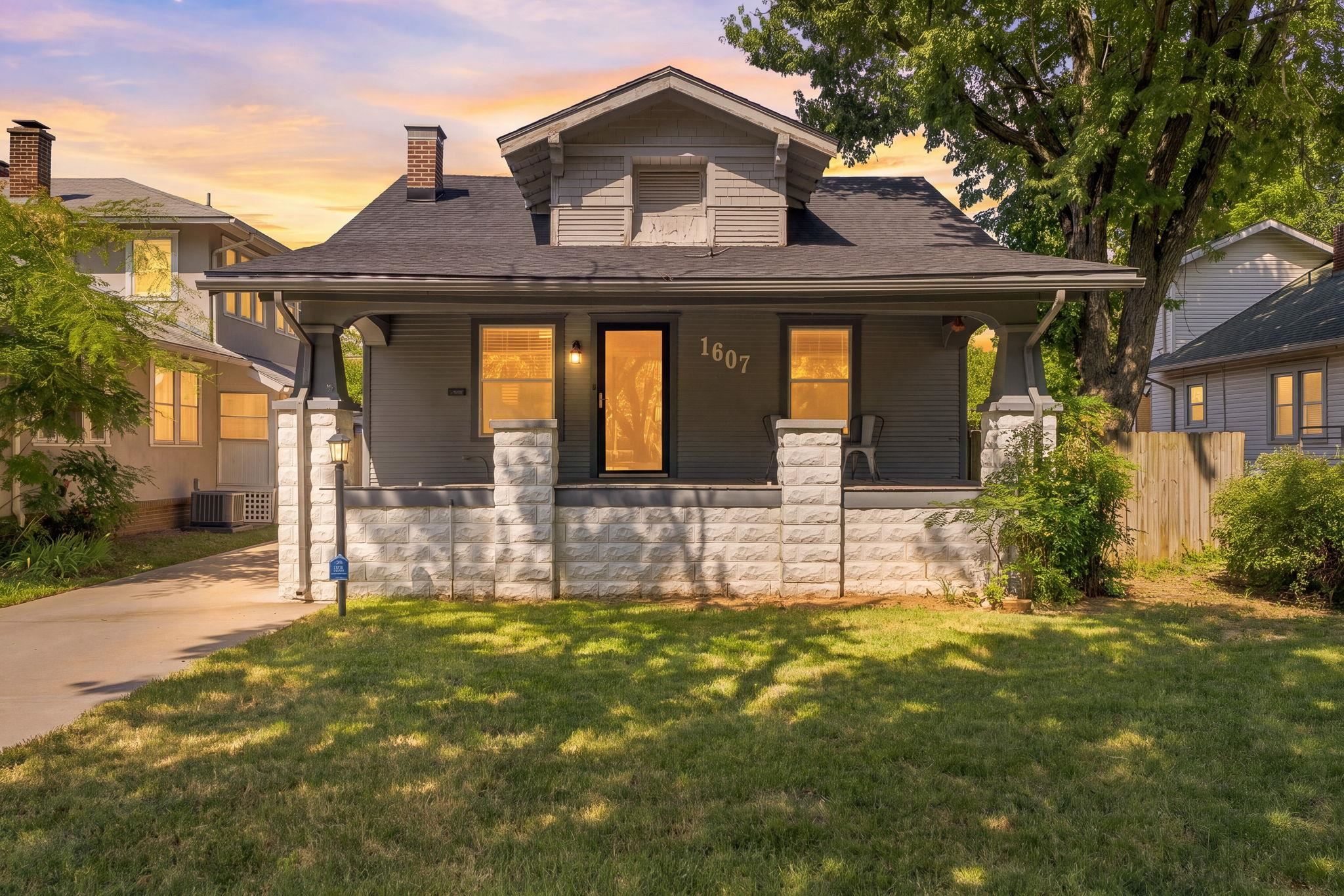 1607 N Fairview
