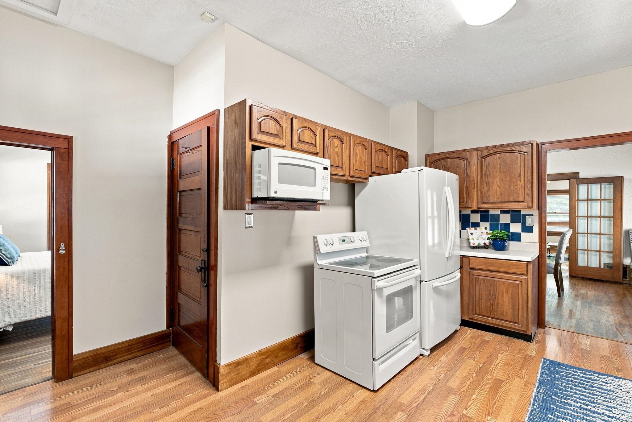 1607 N Fairview