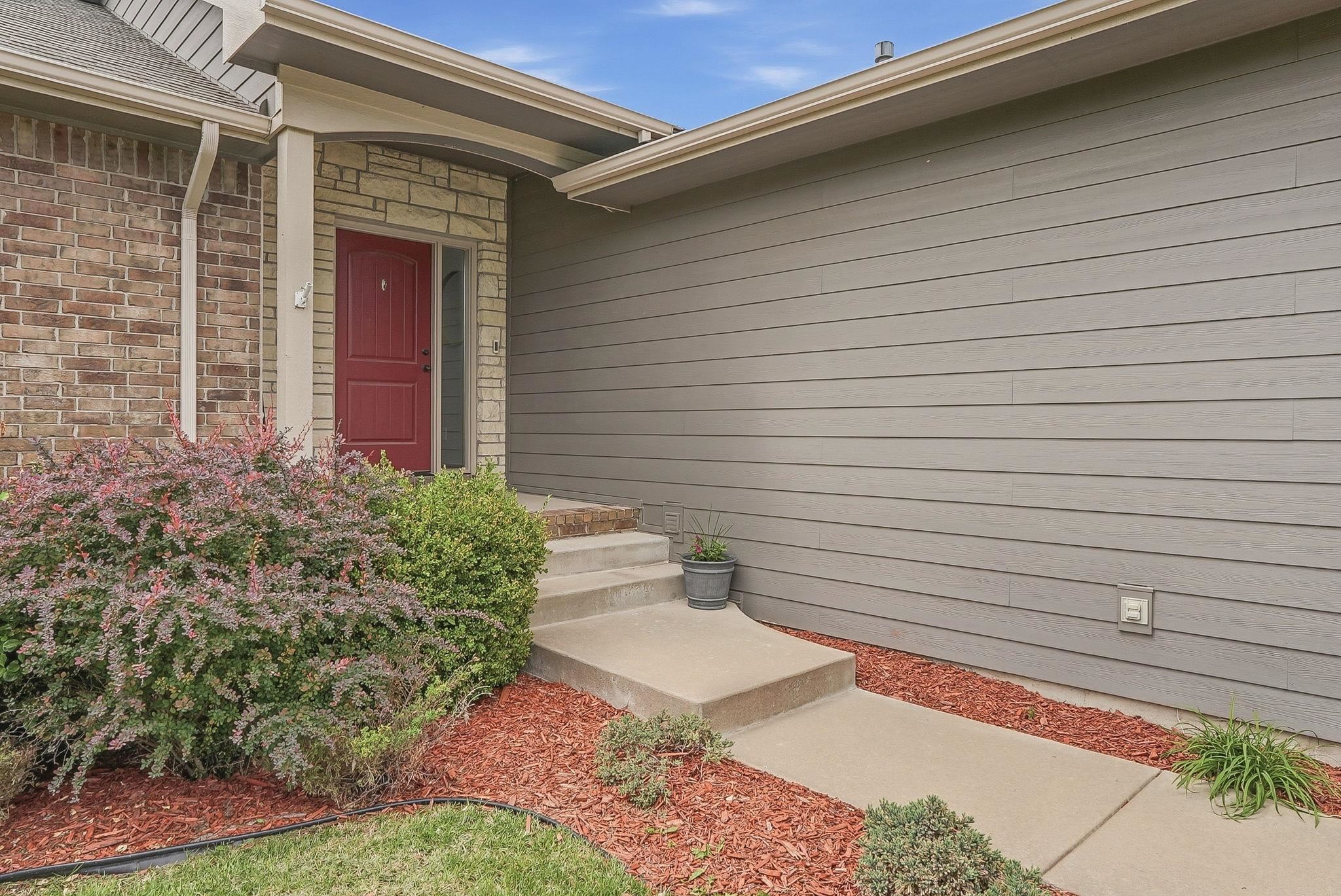 2615 N Woodridge Court