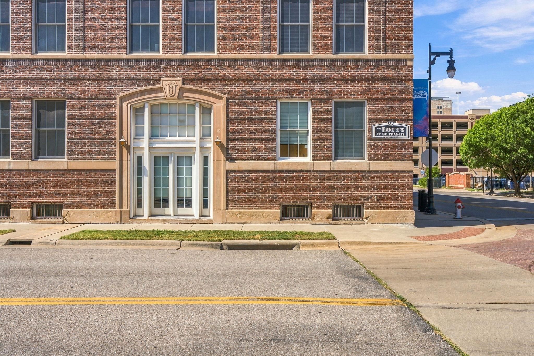 201 S Saint Francis Ave