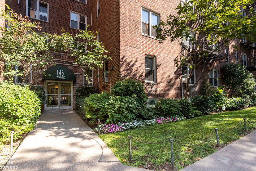 143 BENNETT Avenue 5L