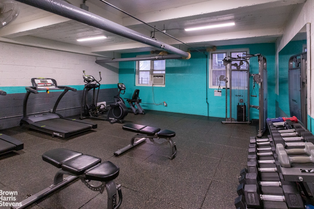 143 BENNETT Avenue 5L