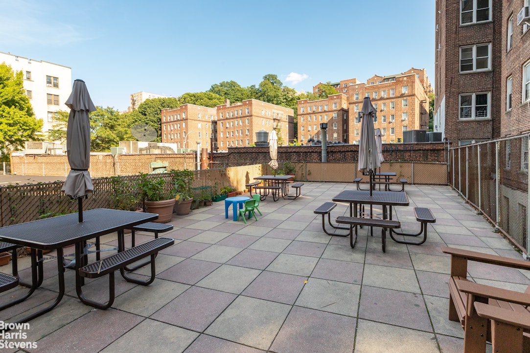 143 BENNETT Avenue 5L