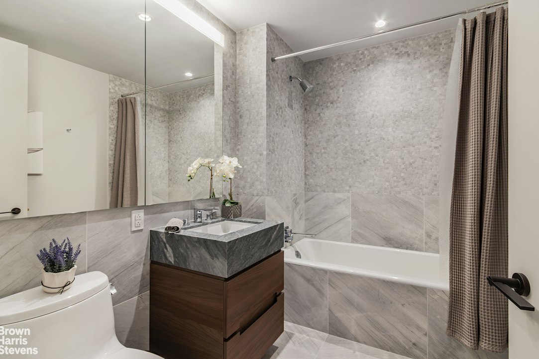 30 RIVERSIDE Boulevard 31A