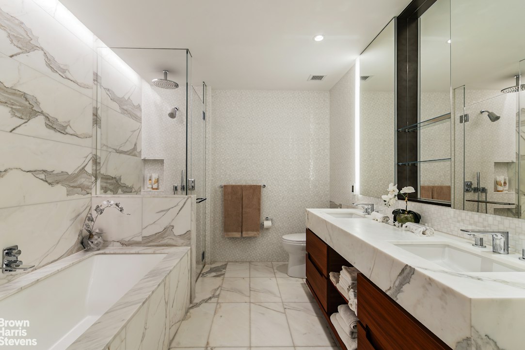 30 RIVERSIDE Boulevard 31A