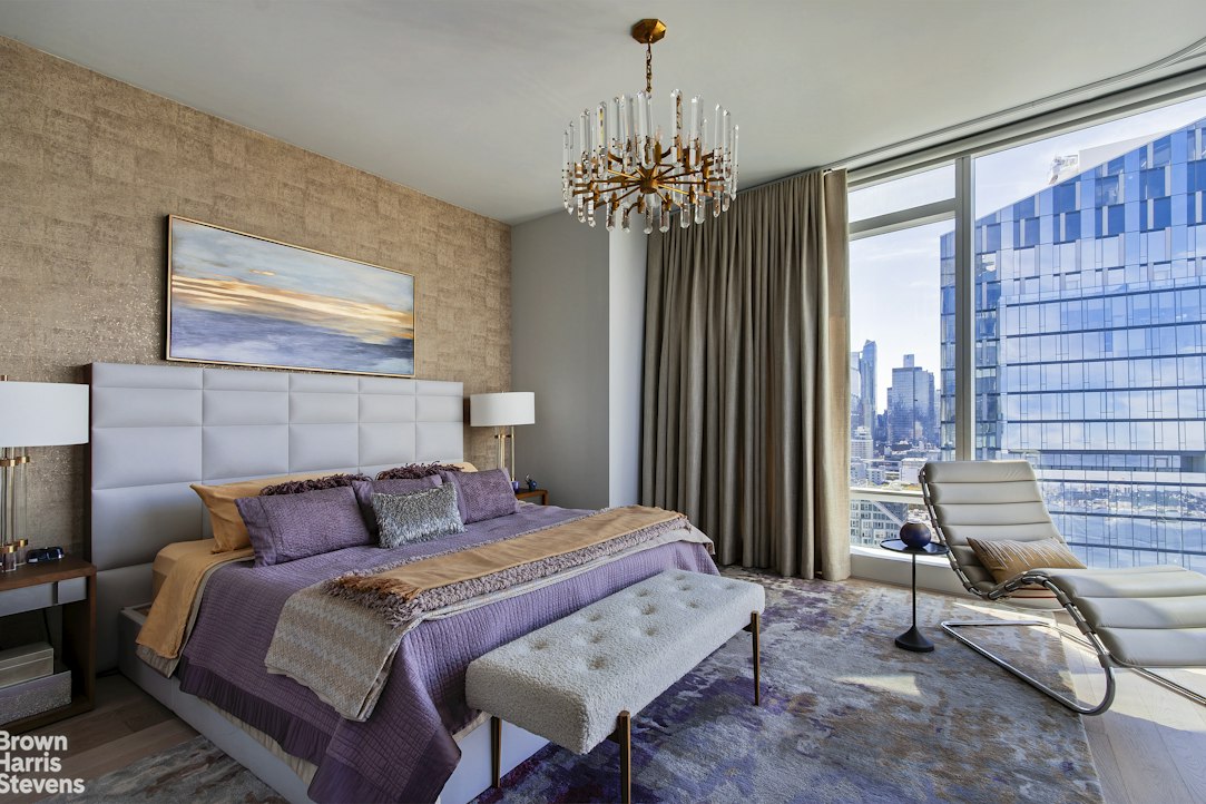 30 RIVERSIDE Boulevard 31A