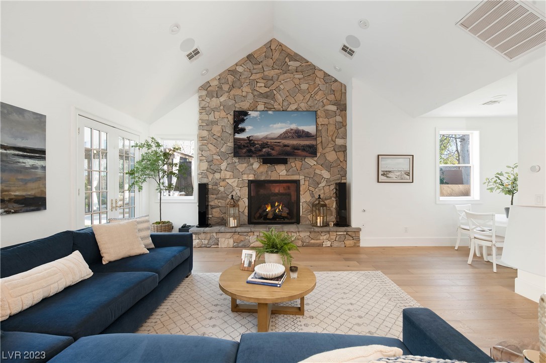 1528 CHAMPION HILLS Lane