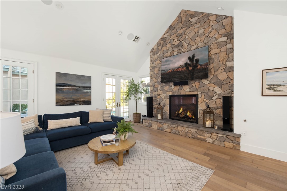 1528 CHAMPION HILLS Lane