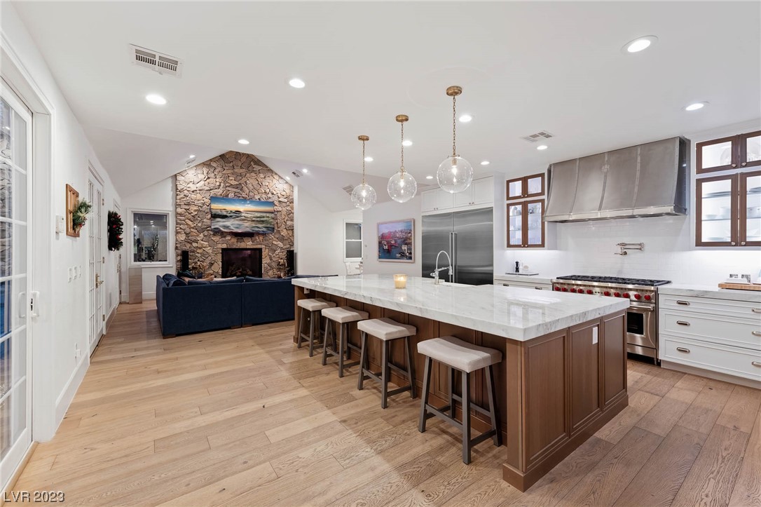 1528 CHAMPION HILLS Lane