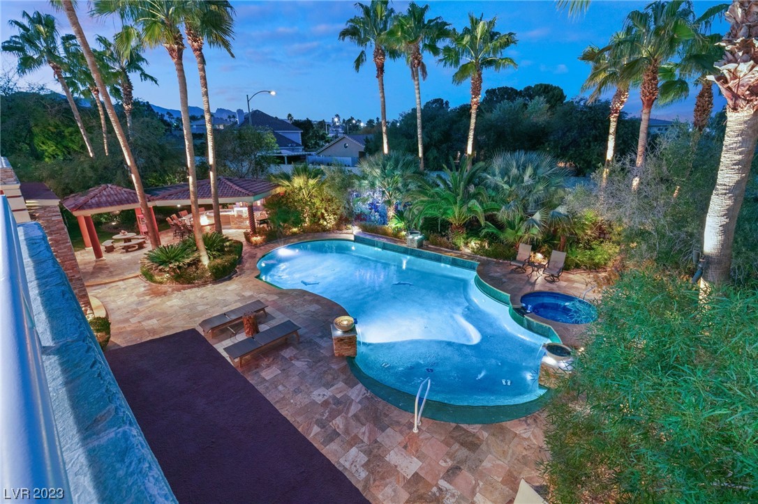 2200 PURPLE MAJESTY Court