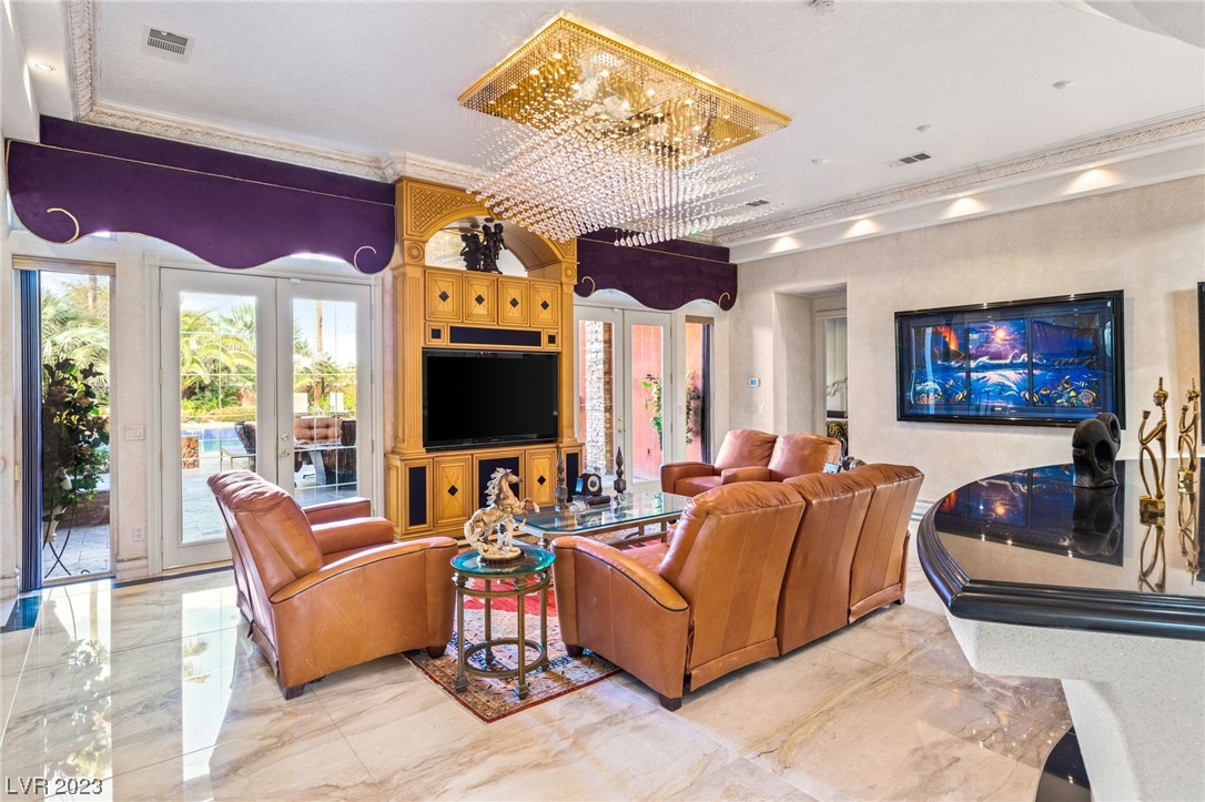 2200 PURPLE MAJESTY Court