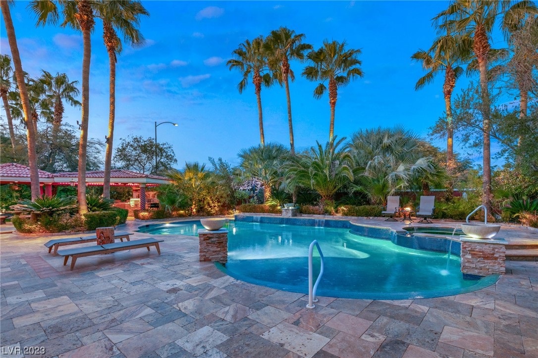 2200 PURPLE MAJESTY Court