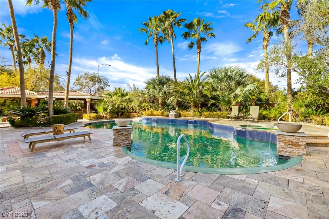 2200 PURPLE MAJESTY Court