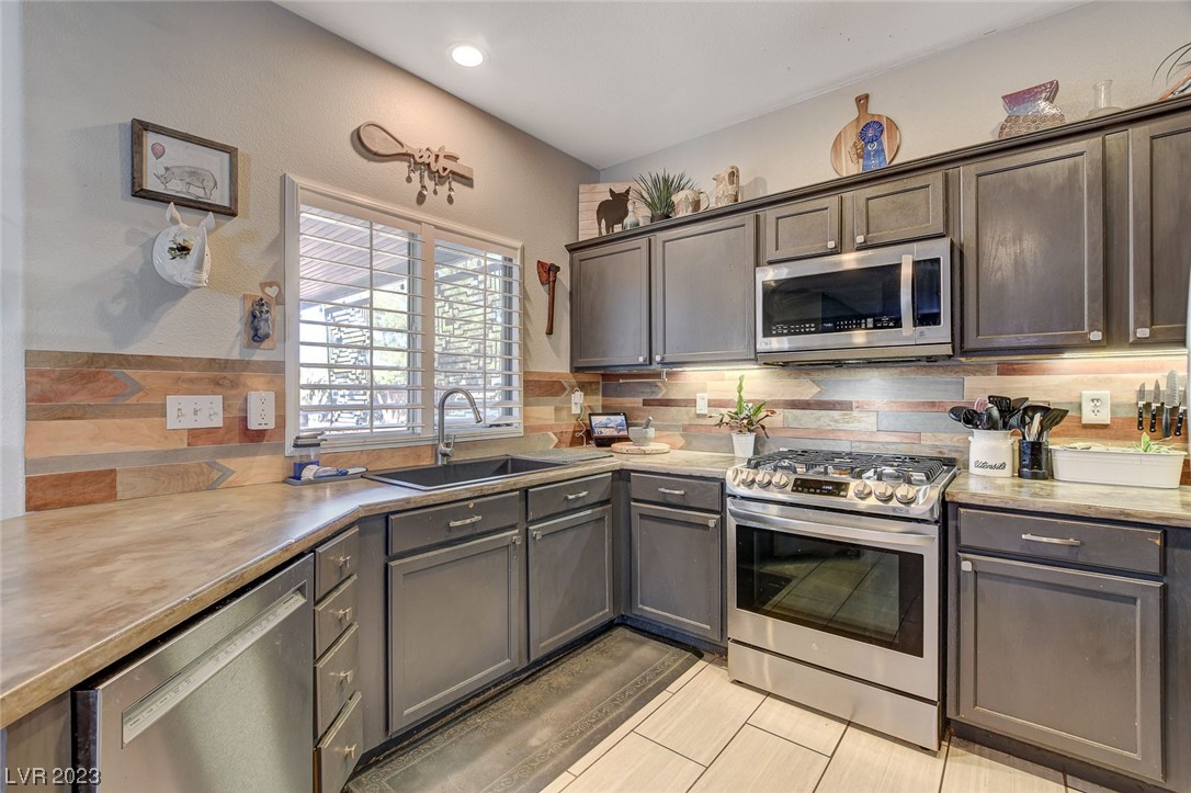 5128 Cascade Pools Avenue