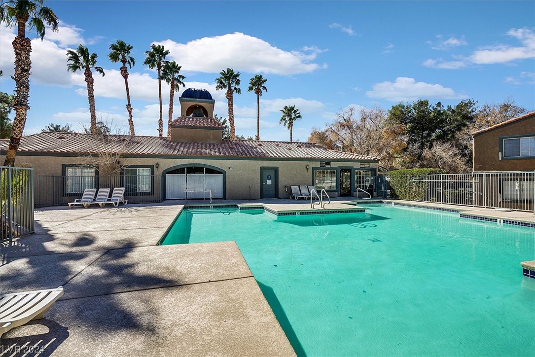 221 MISSION NEWPORT Lane 102