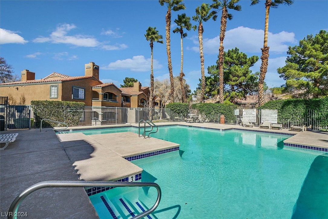 221 MISSION NEWPORT Lane 102