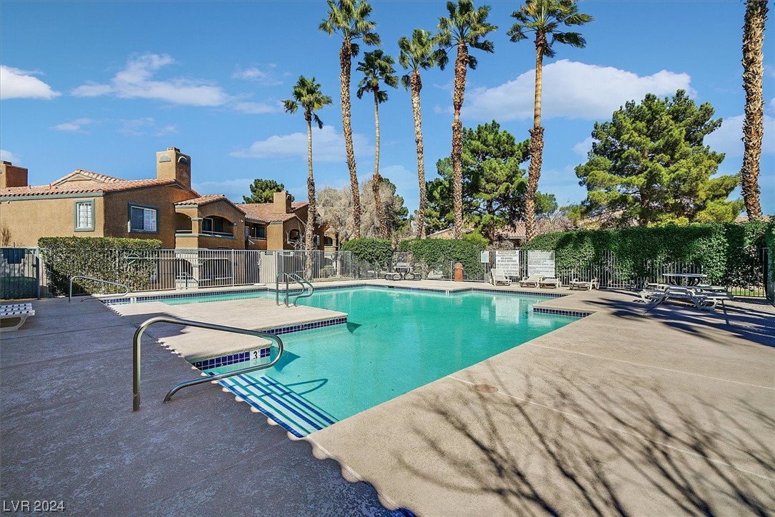 221 MISSION NEWPORT Lane 102