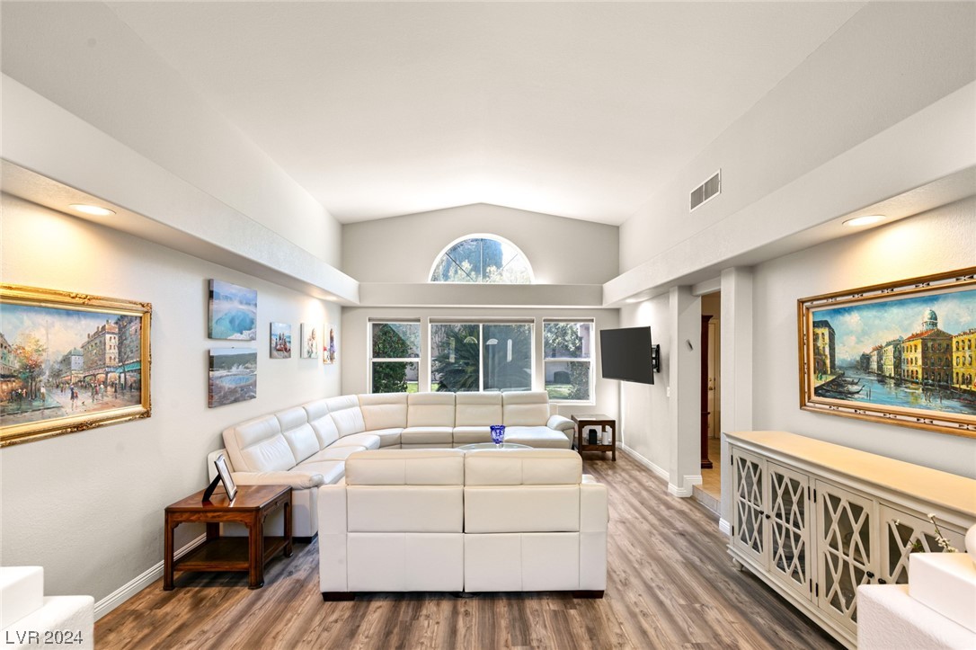 2201 MADAGASCAR Lane