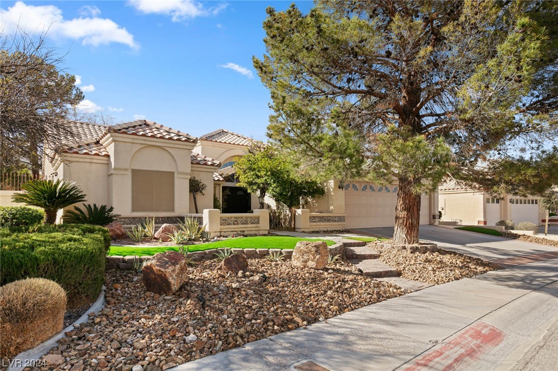 2201 MADAGASCAR Lane