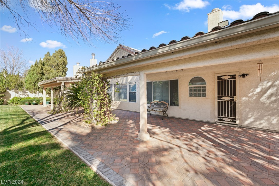 2201 MADAGASCAR Lane