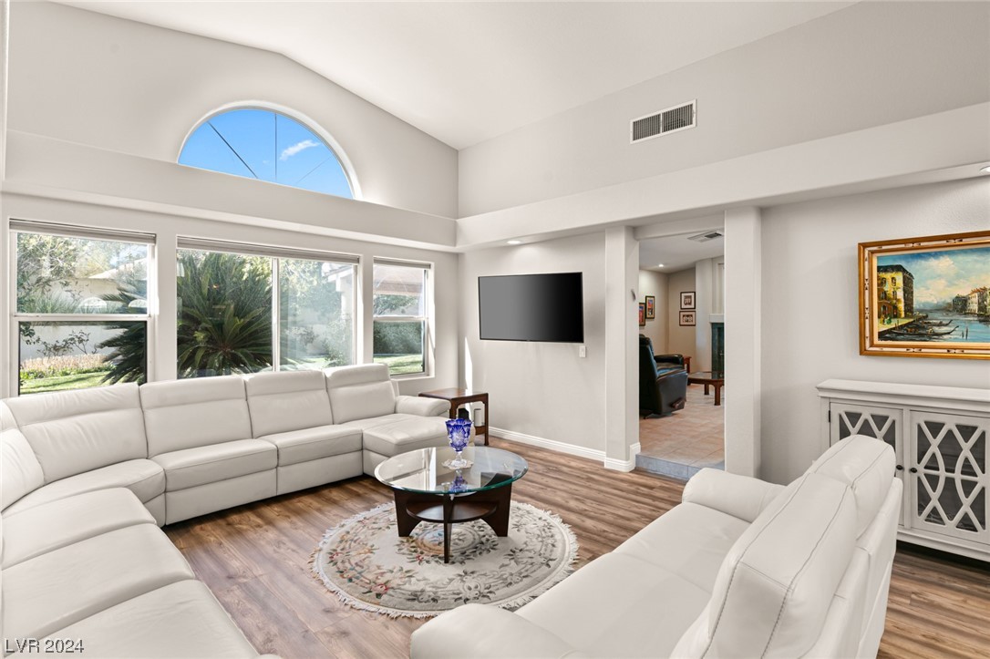 2201 MADAGASCAR Lane