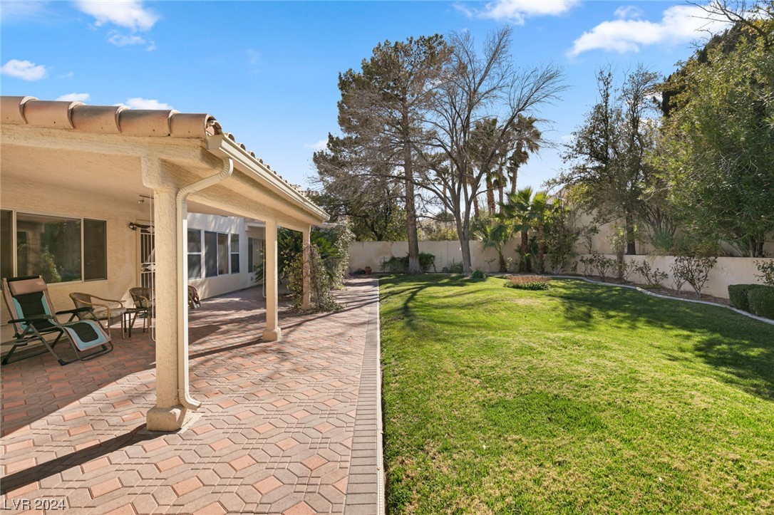2201 MADAGASCAR Lane