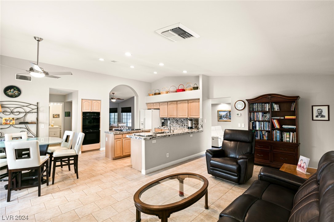 2201 MADAGASCAR Lane